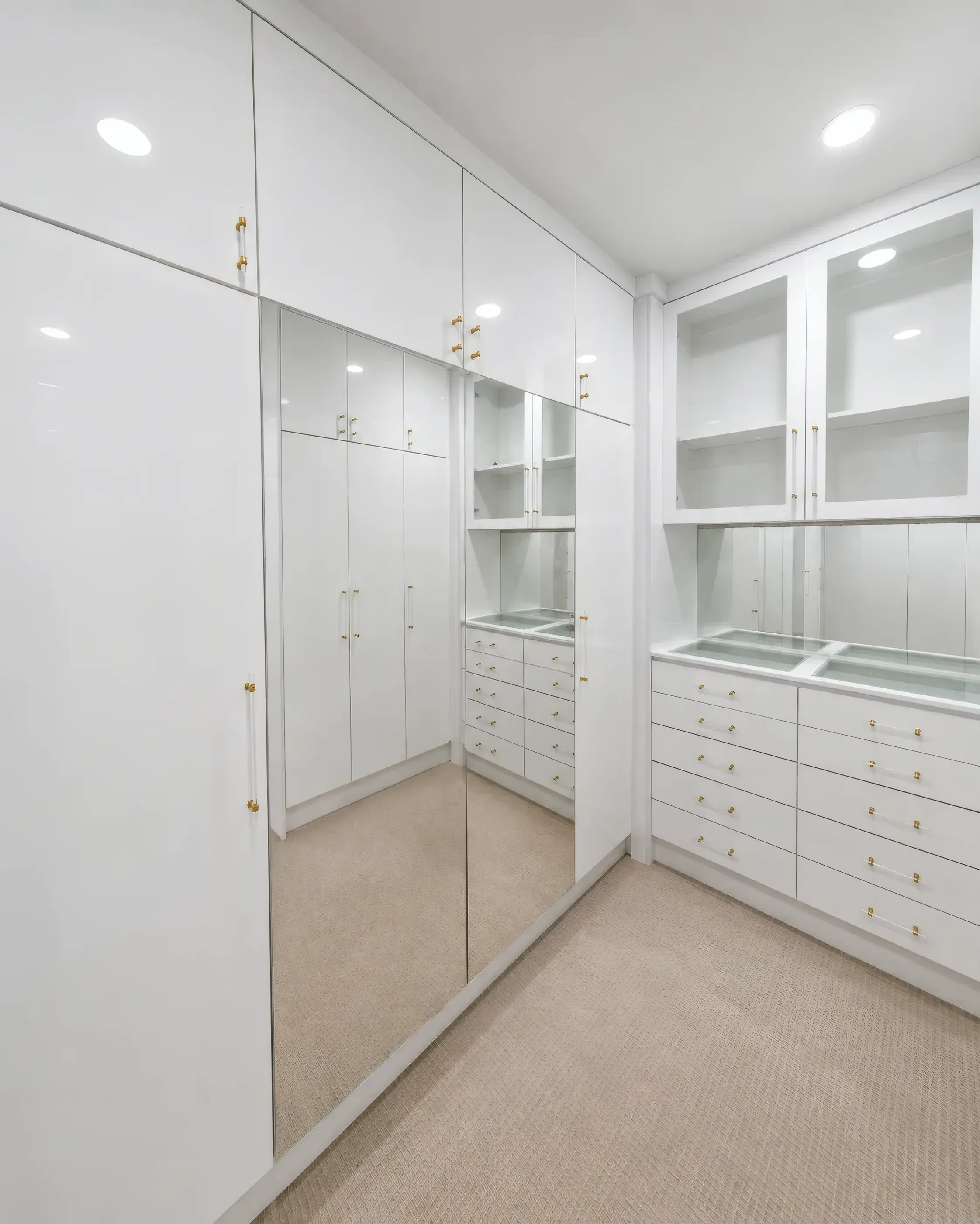 White Gloss Walk-In Closet, view 2