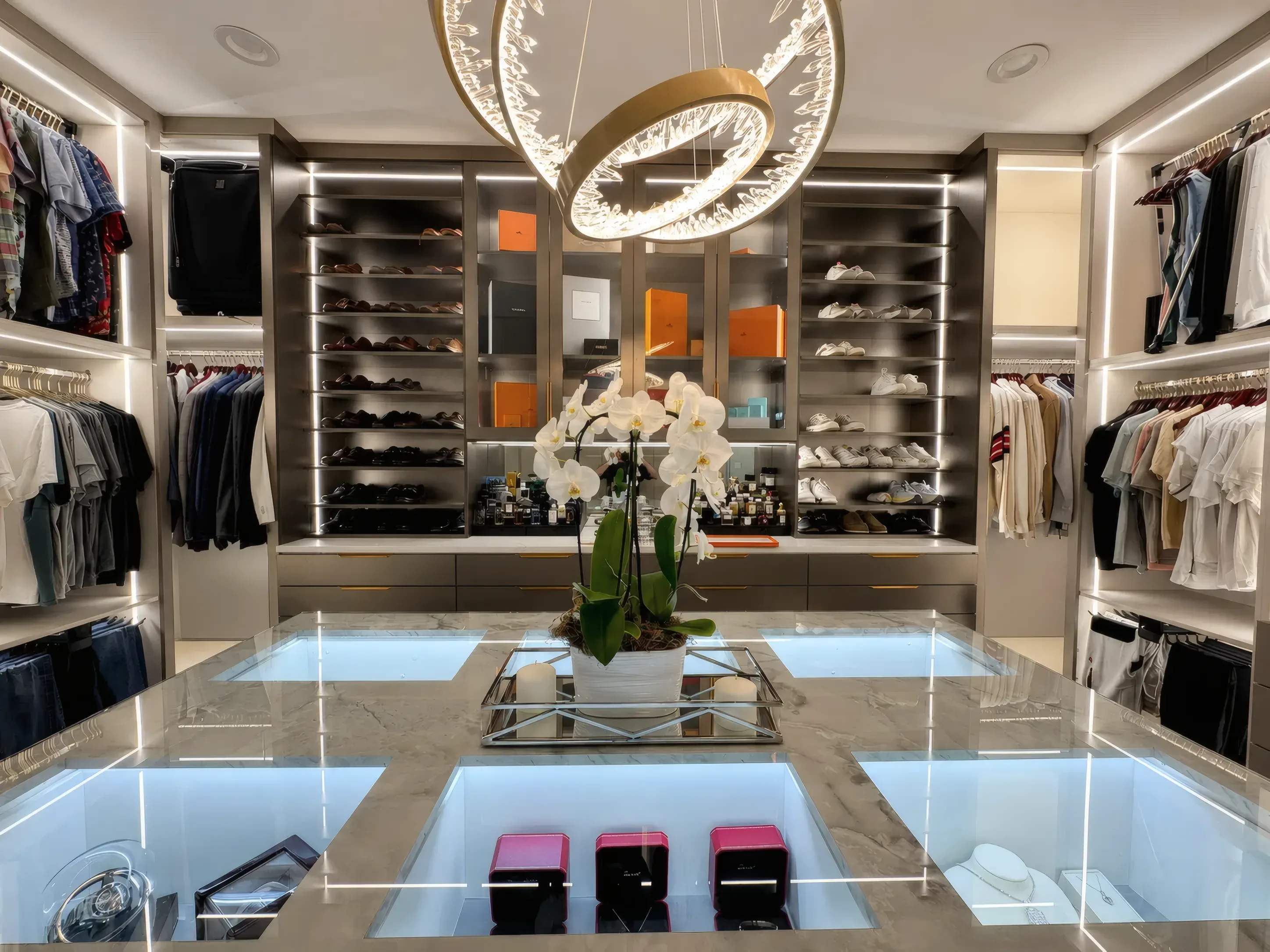Daybreak Gray & Picasso Inox Walk-In Closet, view 2
